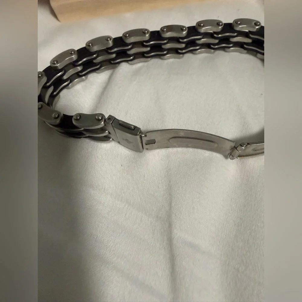 Bracelet Men’s Silpada Vintage Stainless Steal and black chain link!